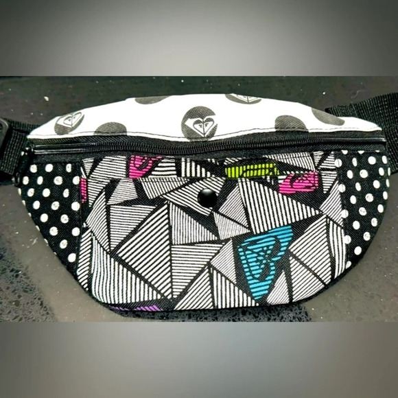 Roxy retro 90s geometric print black fanny pack belt bag travel pocket shoulder - Picture 2 of 5